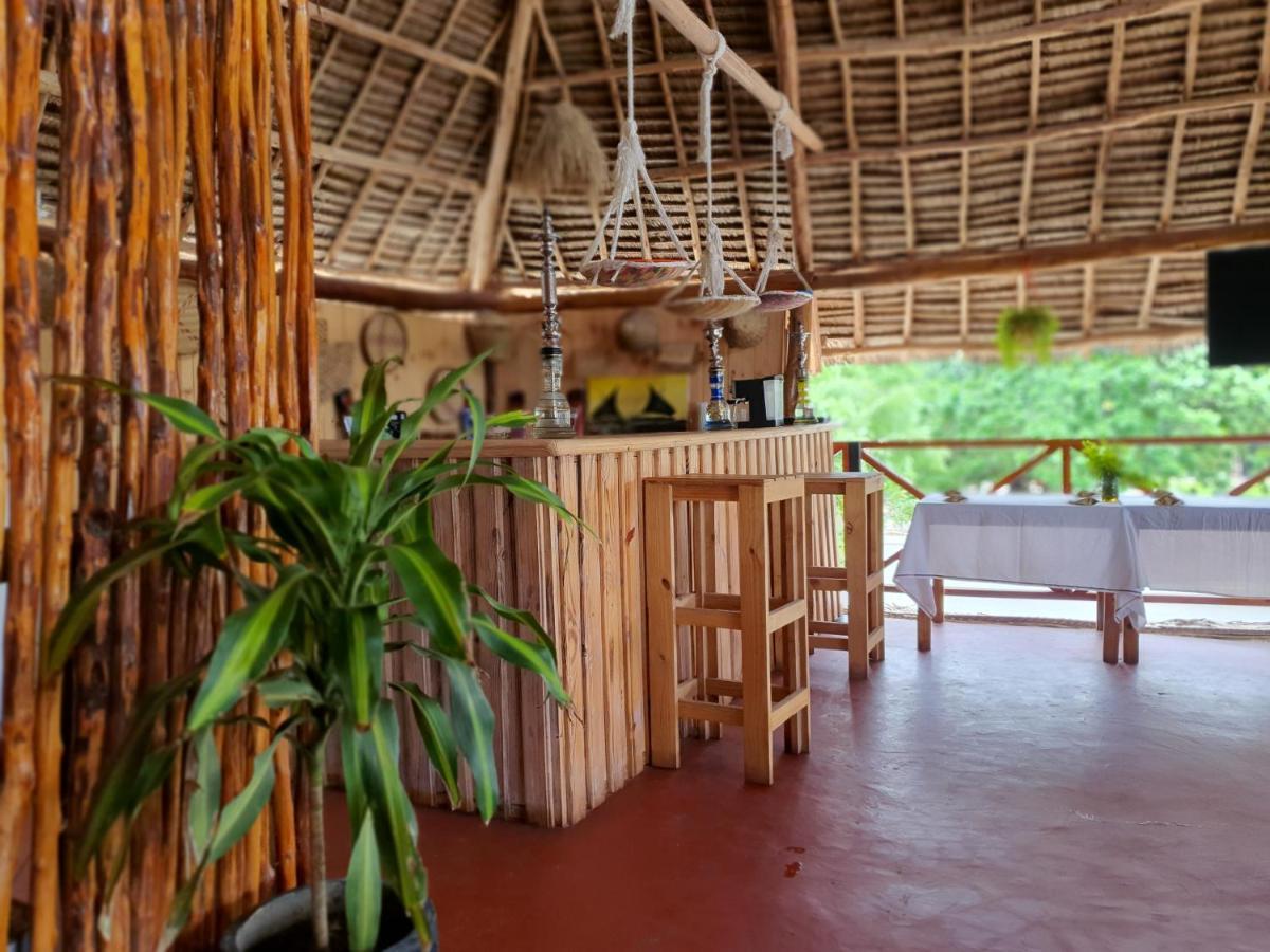 Uhuru House And Restaurant Nungwi Buitenkant foto