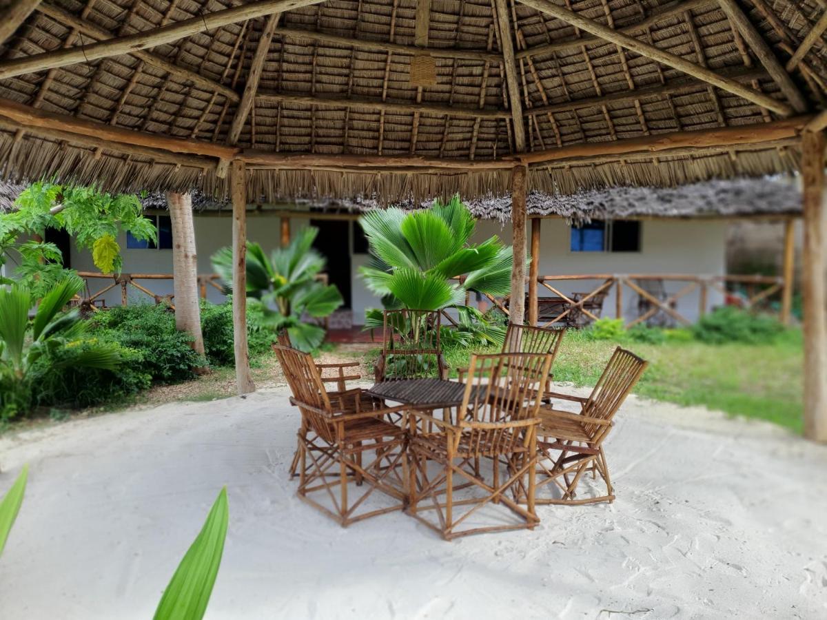 Uhuru House And Restaurant Nungwi Buitenkant foto