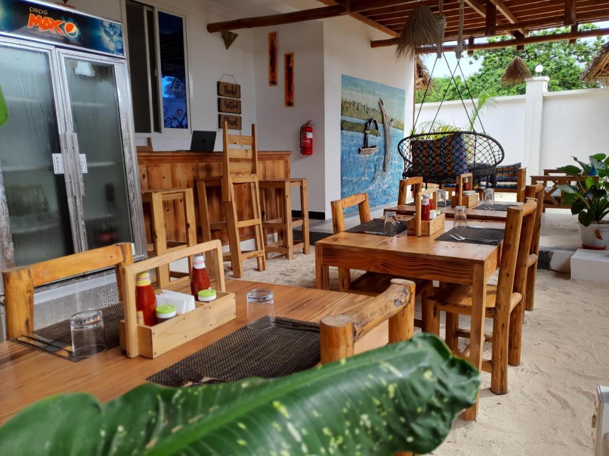 Uhuru House And Restaurant Nungwi Buitenkant foto