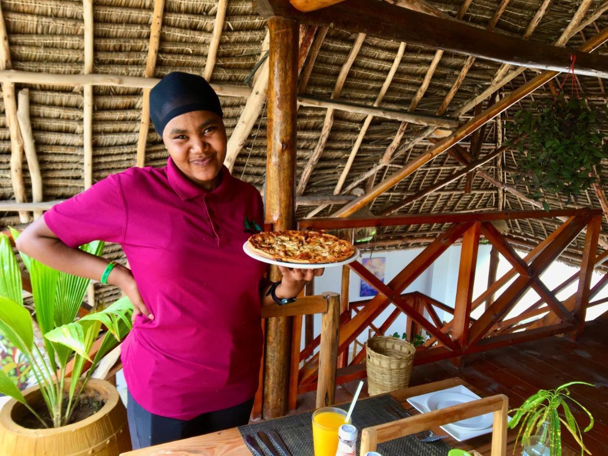 Uhuru House And Restaurant Nungwi Buitenkant foto