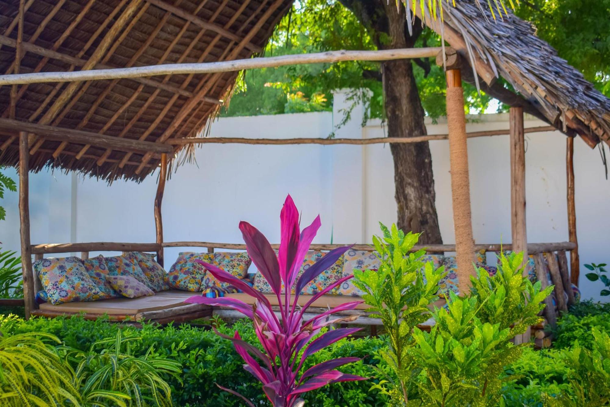 Uhuru House And Restaurant Nungwi Buitenkant foto