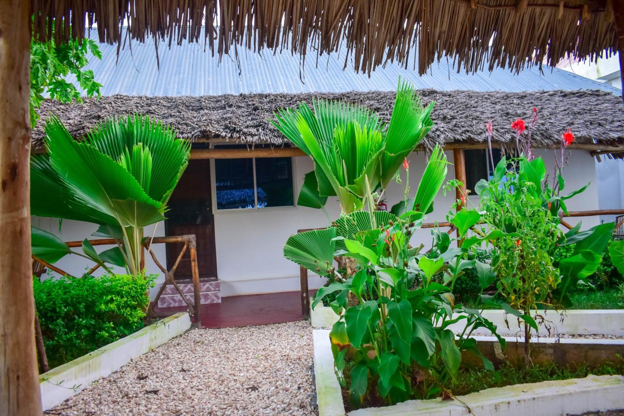 Uhuru House And Restaurant Nungwi Buitenkant foto
