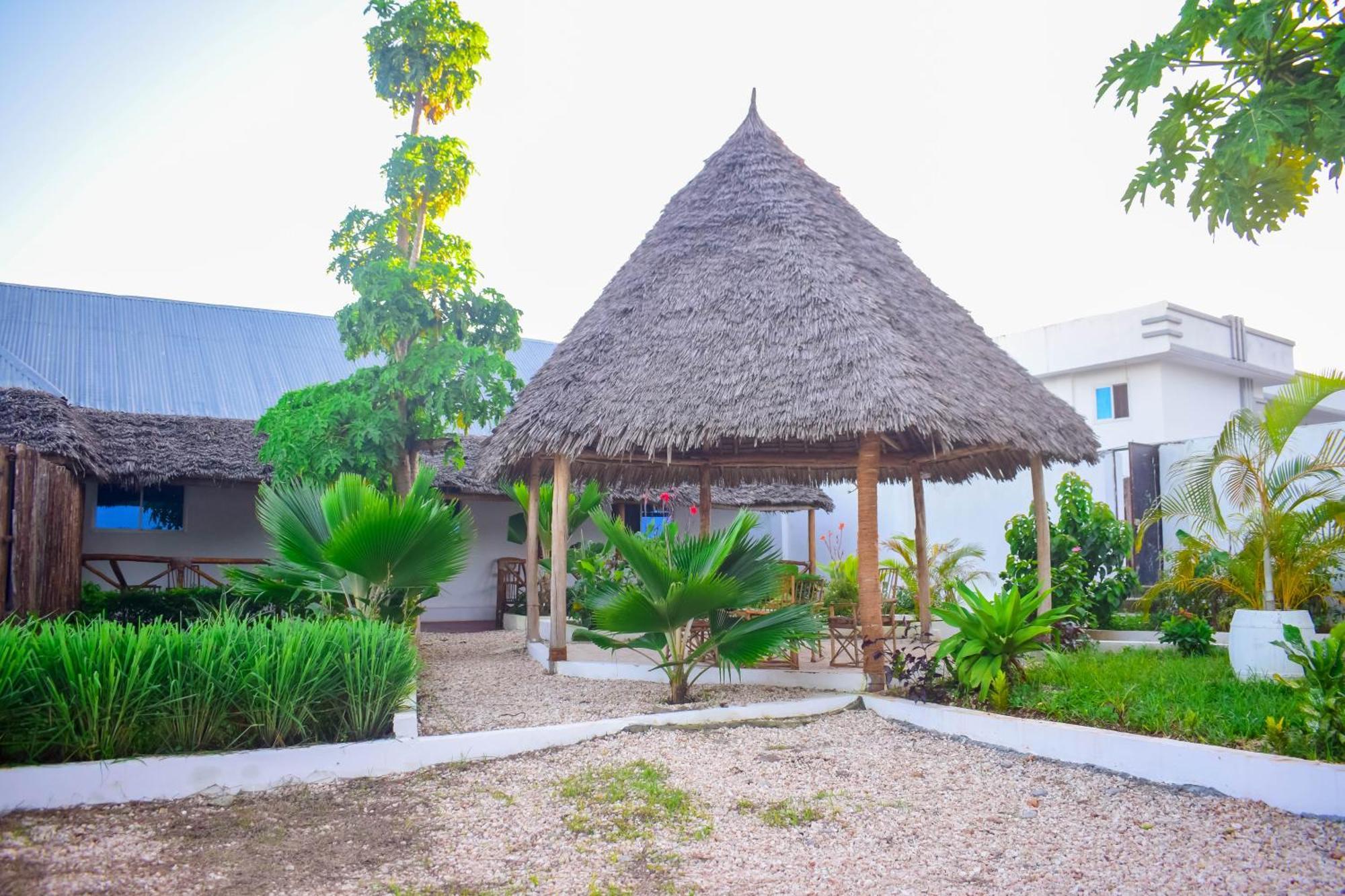 Uhuru House And Restaurant Nungwi Buitenkant foto