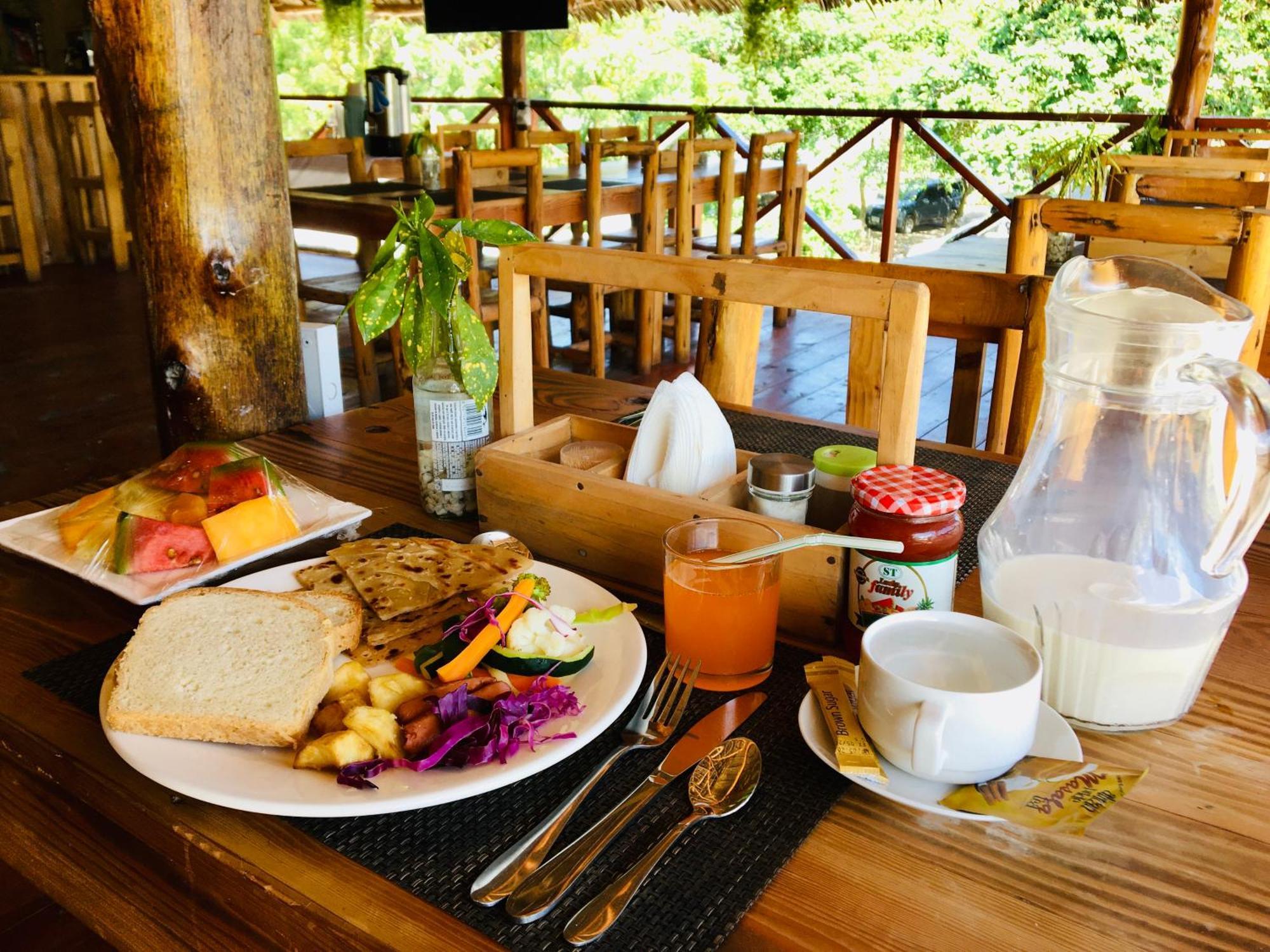 Uhuru House And Restaurant Nungwi Buitenkant foto